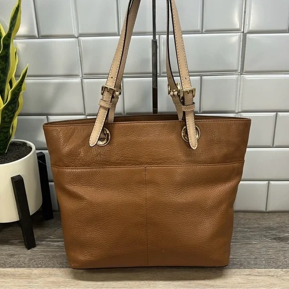 Michael Kors Bedford Medium Pebbled Acorn Colored Tote! Preowned!! - Picture 2 of 9